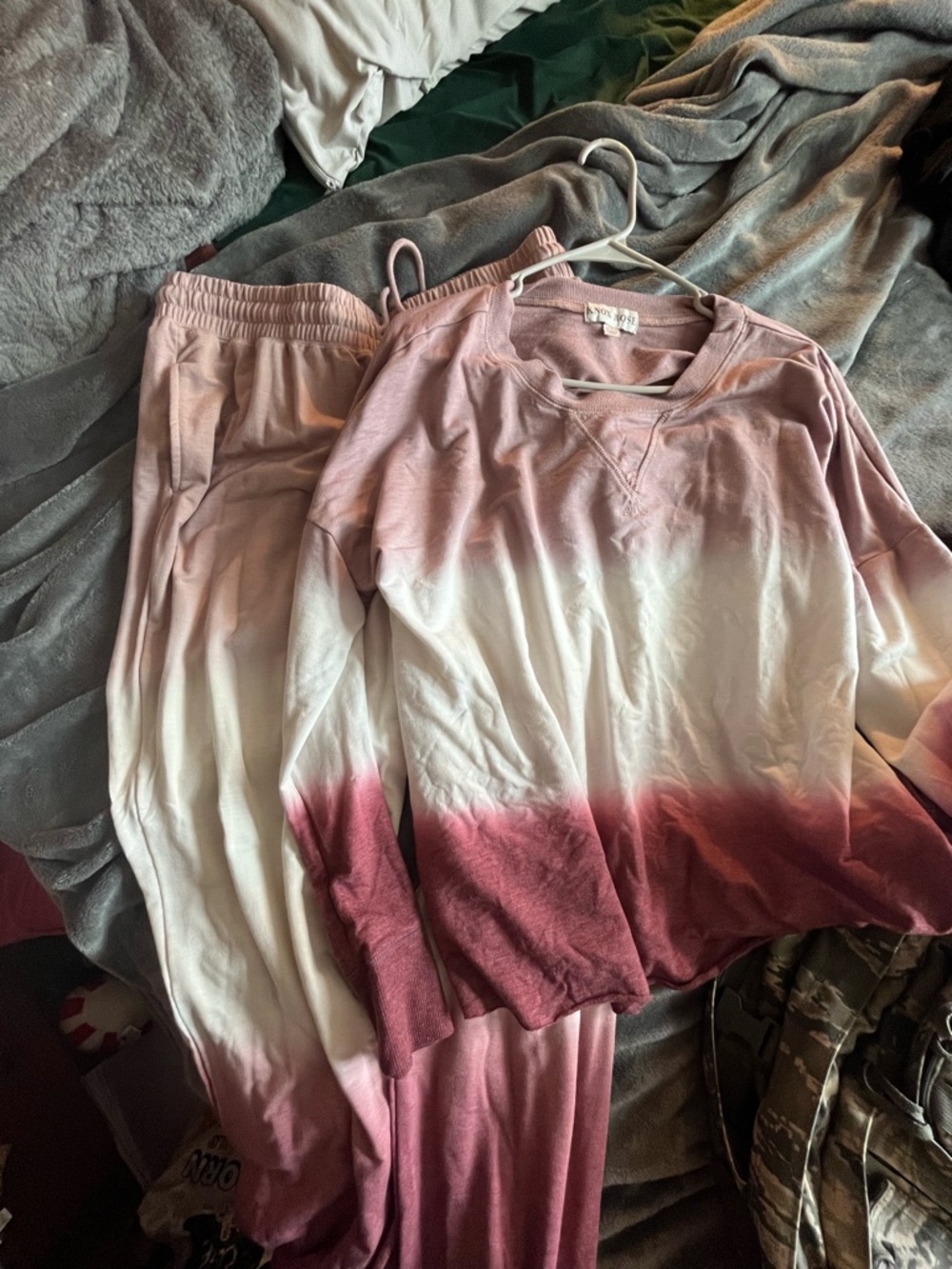 Knox Rose Pink to White Ombre Lounge Set - Picture 2 of 2